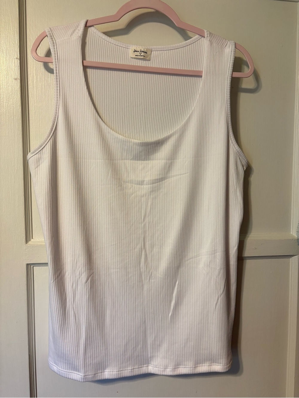 Free Kisses tank top